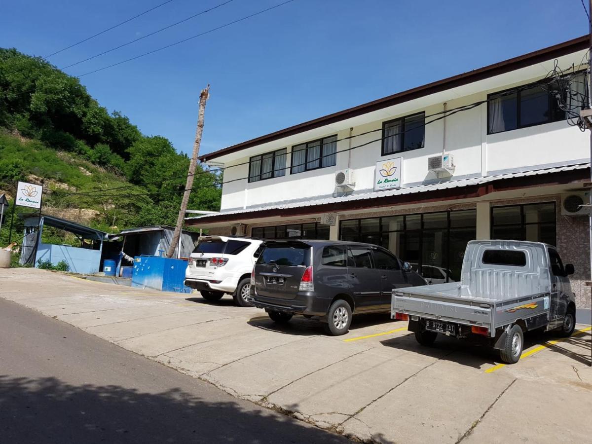 Hotel Larensia Labuan Bajo Eksteriør billede