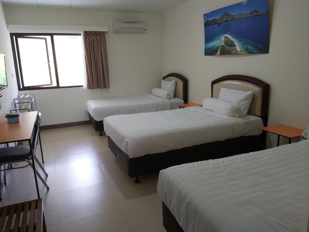 Hotel Larensia Labuan Bajo Eksteriør billede